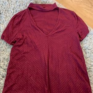 Maroon choker V-neck t-shirt
